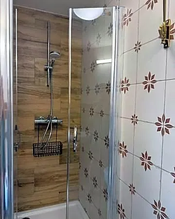 斯塔拉法拉酒店 *